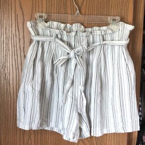 SOLD**Cozy stripes shorts M/L